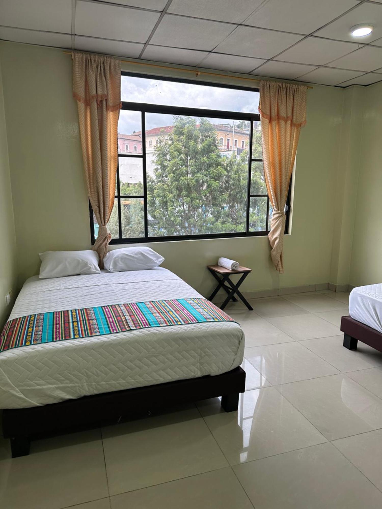 Hostal Marin Central Quito Exterior photo